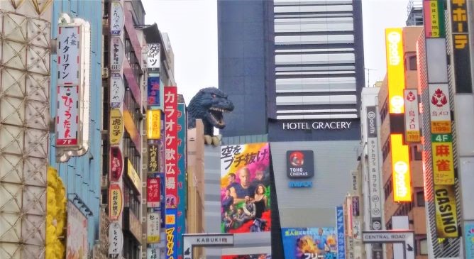 新宿歌舞伎町【ゴジラに会える！ボン ジュール ホテルグレスリー新宿】東京おしゃれカフェ巡り散歩