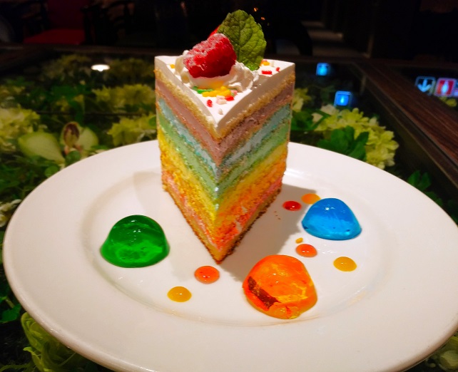【東京上野】チェーン店でもカラフルなレインボーケーキはここだけ！グーフードホール：GOO FOOD HALL