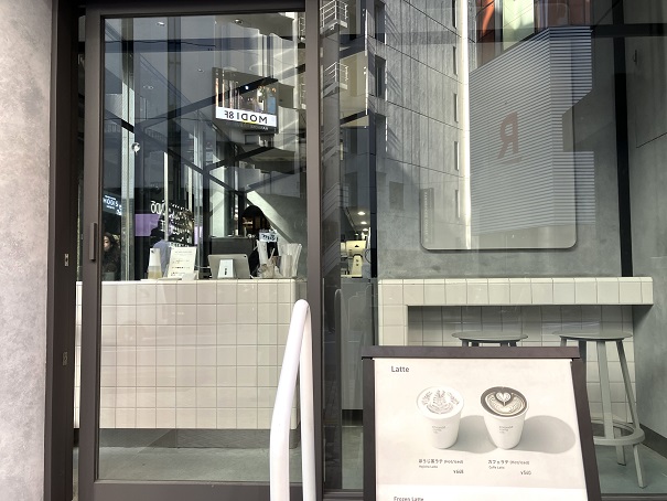 【東京渋谷】モノトーンカラーのキャッシュレスカフェ！KITASANDO COFFEE Lab.(キタサンドウ コーヒー ラボ)