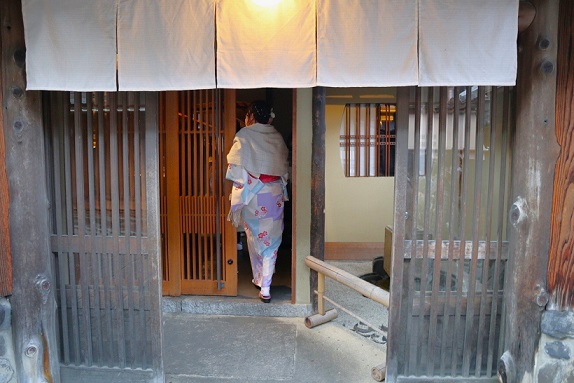 【スタバ】11枚の写真で紹介！行ってよかった和風スターバックス！京都二寧坂（にねんざか）ヤサカ茶屋店